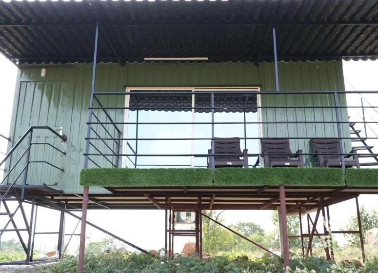 Hotelli Birds Of Paradise Foundation