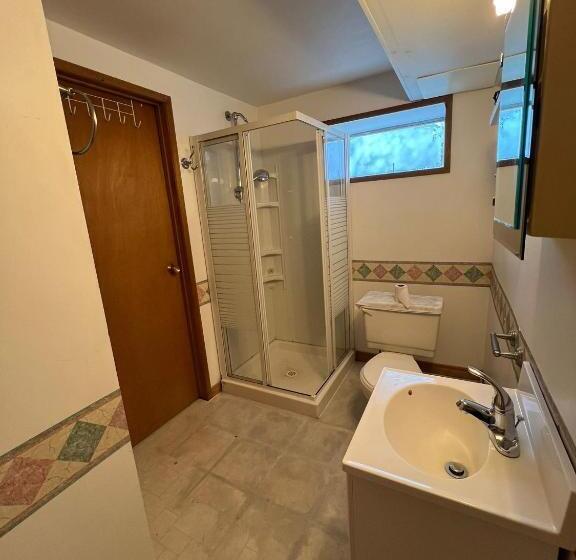 Пансион Cozy Carpeted Private Shared Room With Fireplace