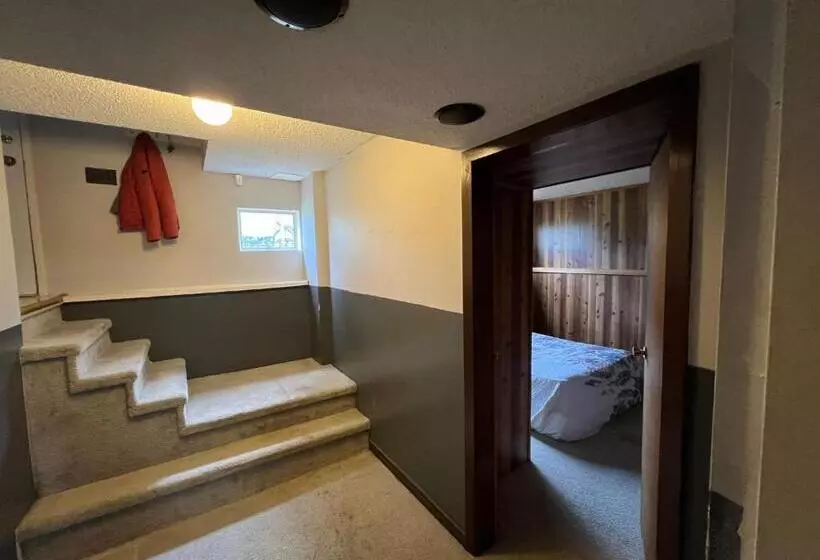 ペンション Cozy Carpeted Private Shared Room With Fireplace