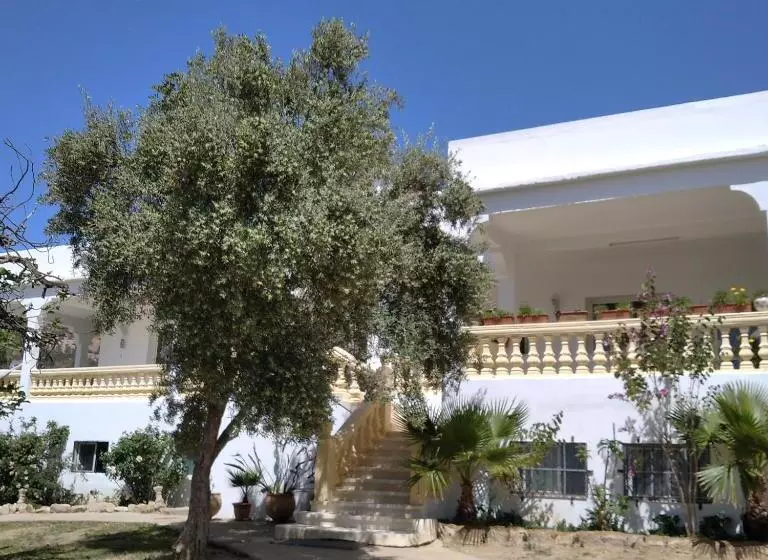 Majatalo Domaine Des Sloughis