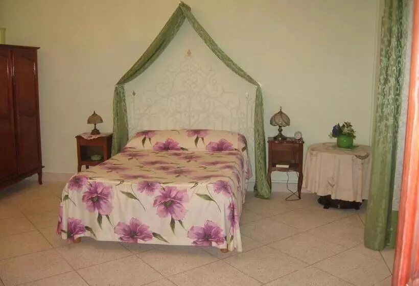 Majatalo Domaine Des Sloughis