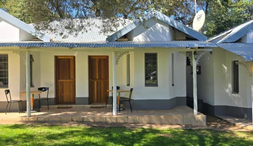 Пансион Grey Lourie Guesthouse