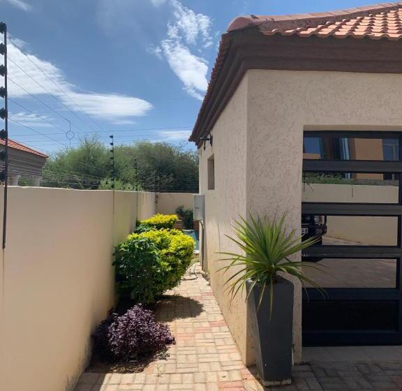 تختخواب و صبحانه Senatla Guest Inn