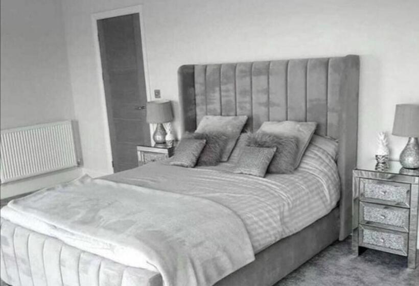 تختخواب و صبحانه Utulivu Palace