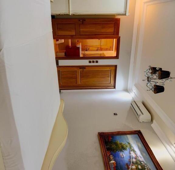 Burnas Beachside Residences Apparts Hôtels