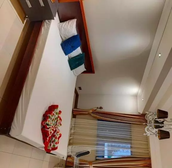 Burnas Beachside Residences   Apparts Hôtels
