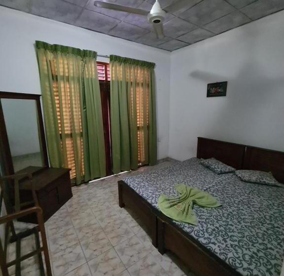 בית מלון כפרי Mihira Village