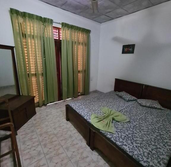 בית מלון כפרי Mihira Village