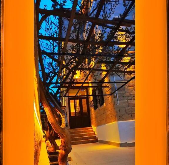 هتل Yellow Stone House