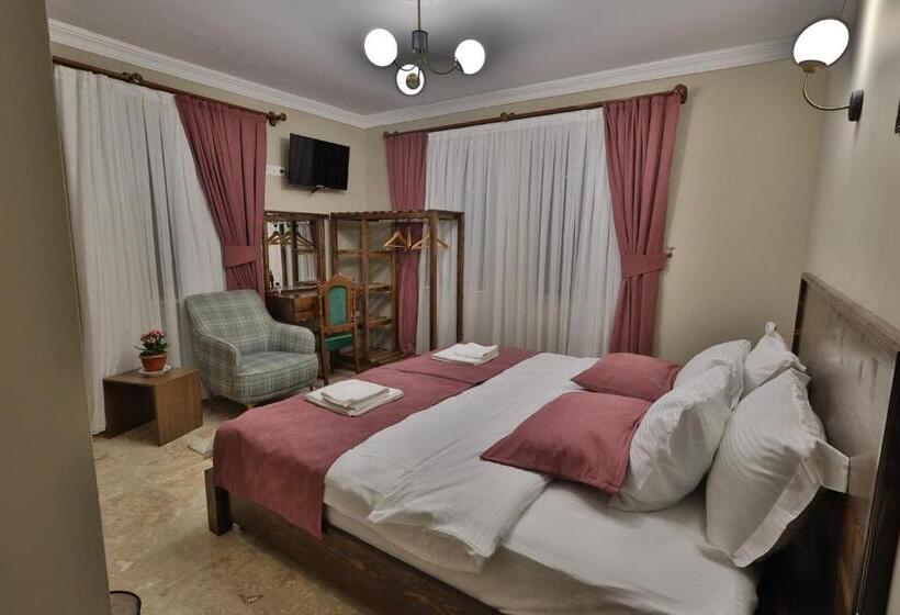 هتل Yellow Stone House