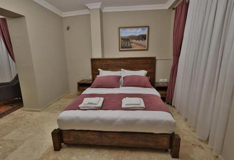 هتل Yellow Stone House