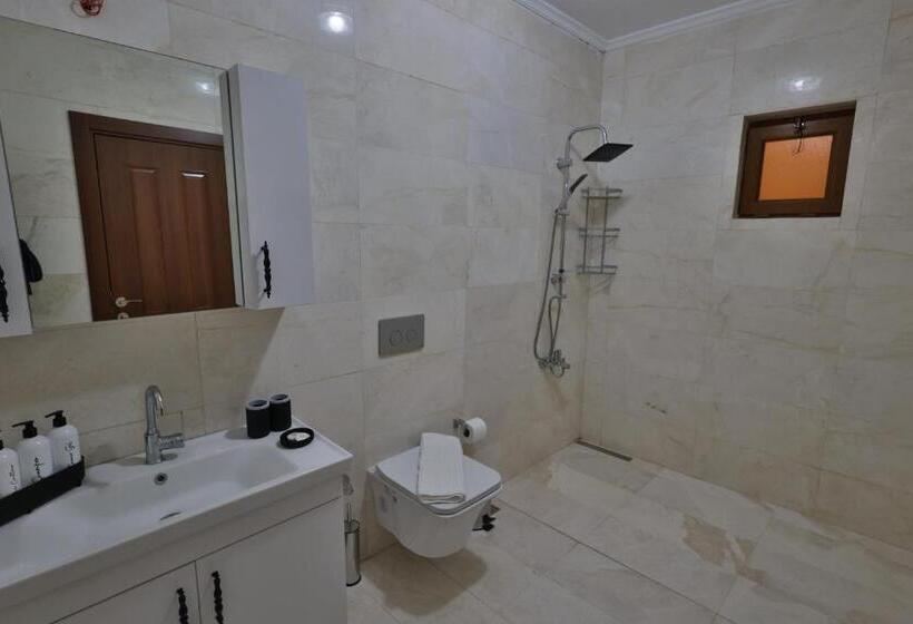 هتل Yellow Stone House