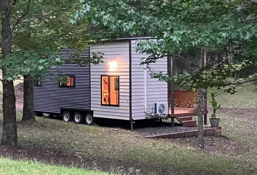 ペンション Frog Hollows