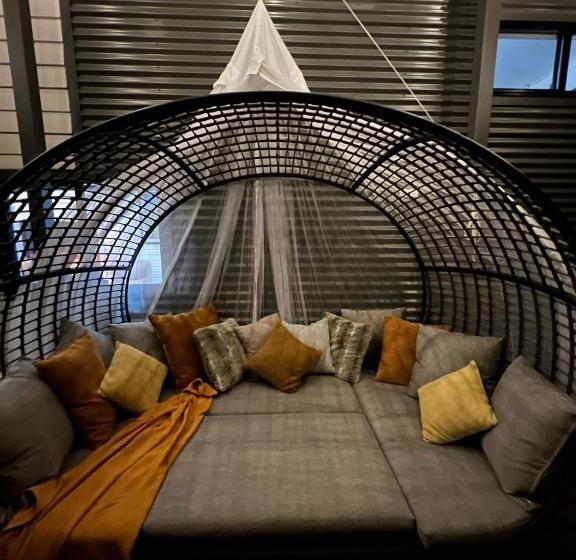 Пансион Frog Hollows