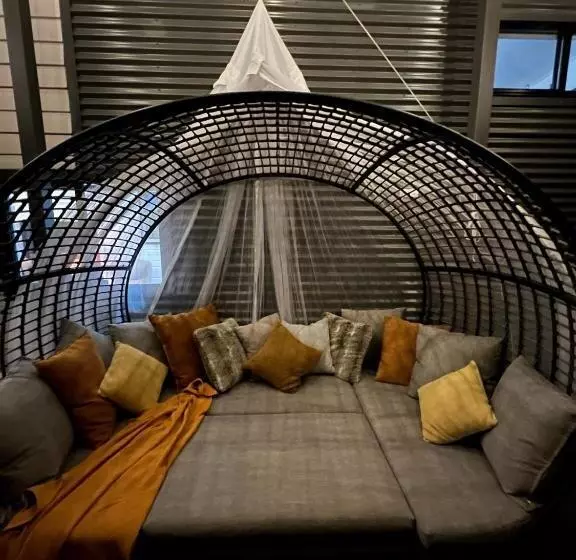 ペンション Frog Hollows