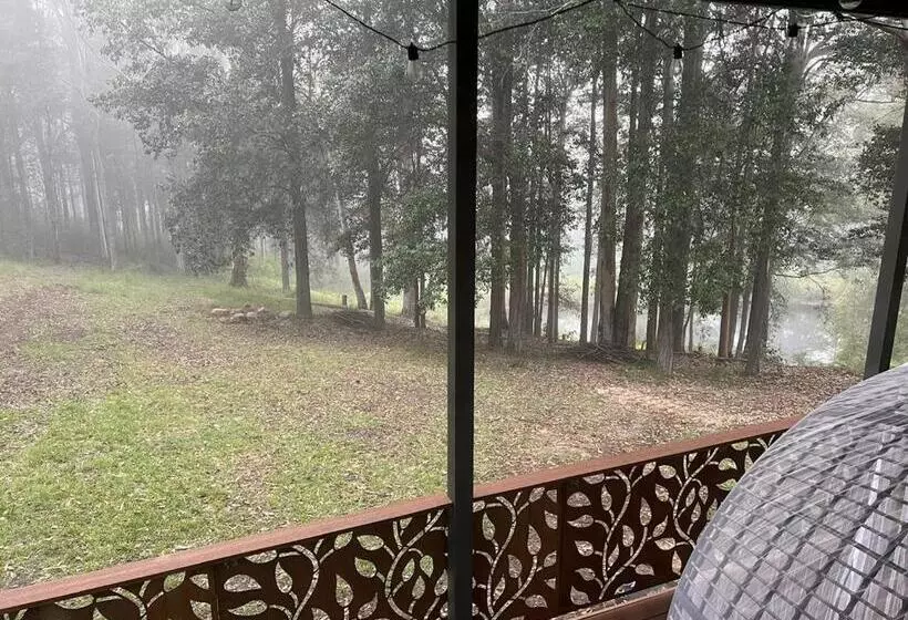 ペンション Frog Hollows