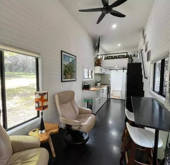 ペンション Frog Hollows