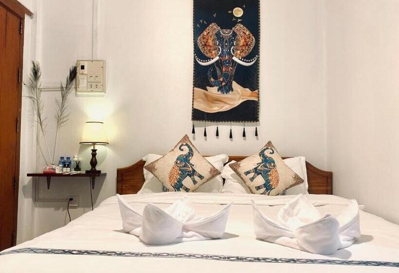 پانسیون Vangvieng Pool House