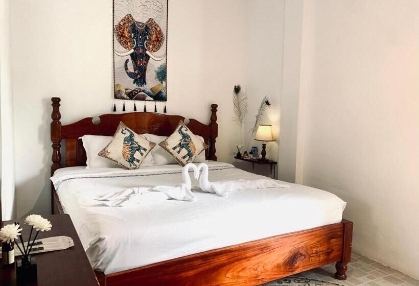 پانسیون Vangvieng Pool House