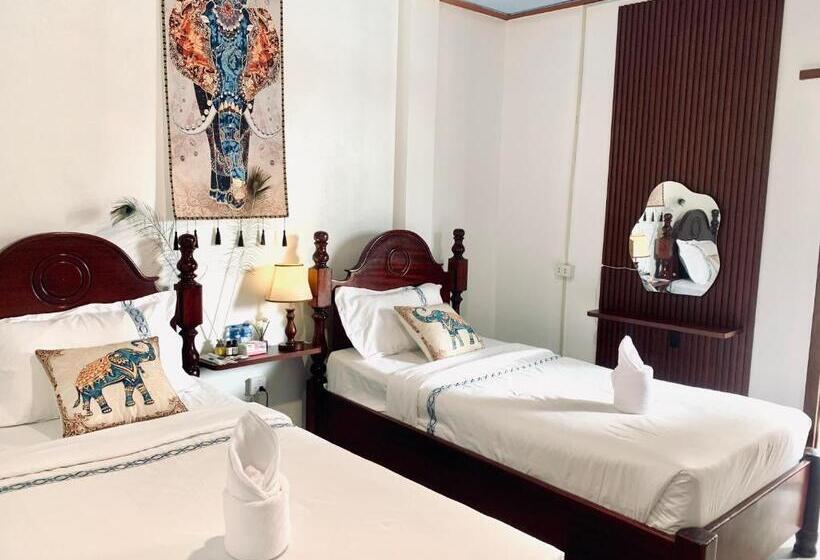 پانسیون Vangvieng Pool House