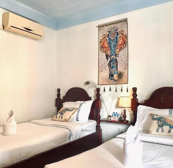 پانسیون Vangvieng Pool House