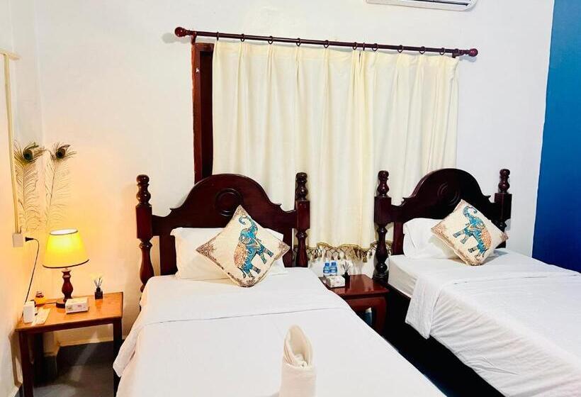 پانسیون Vangvieng Pool House