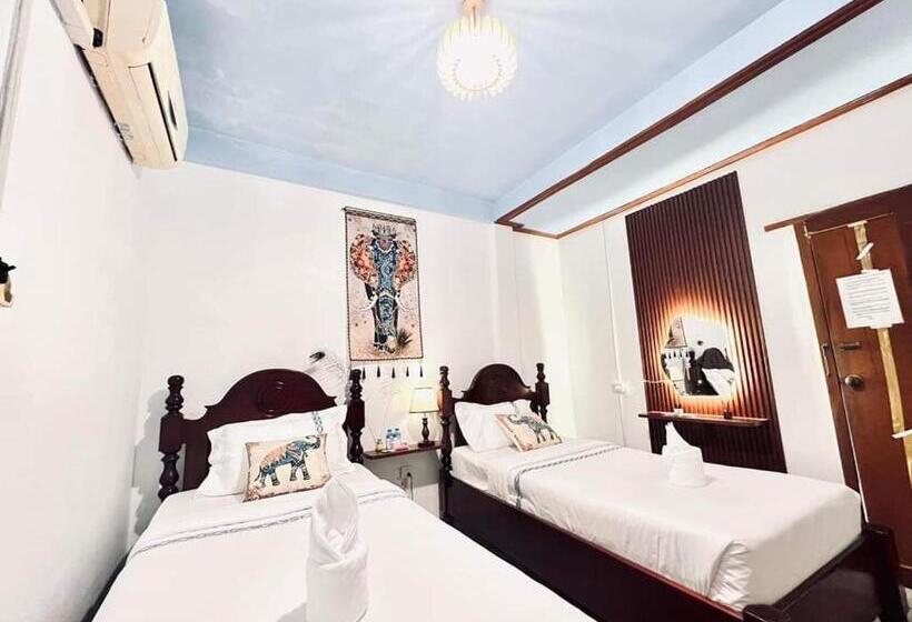 پانسیون Vangvieng Pool House