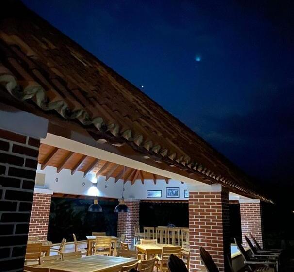 פנסיון Villa Mipa