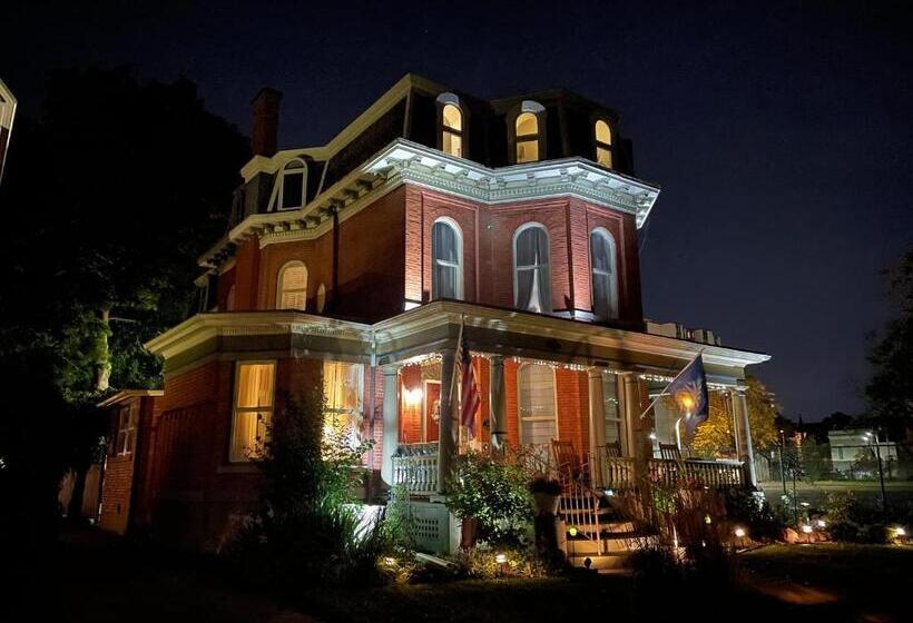 تختخواب و صبحانه Oscar S Inn