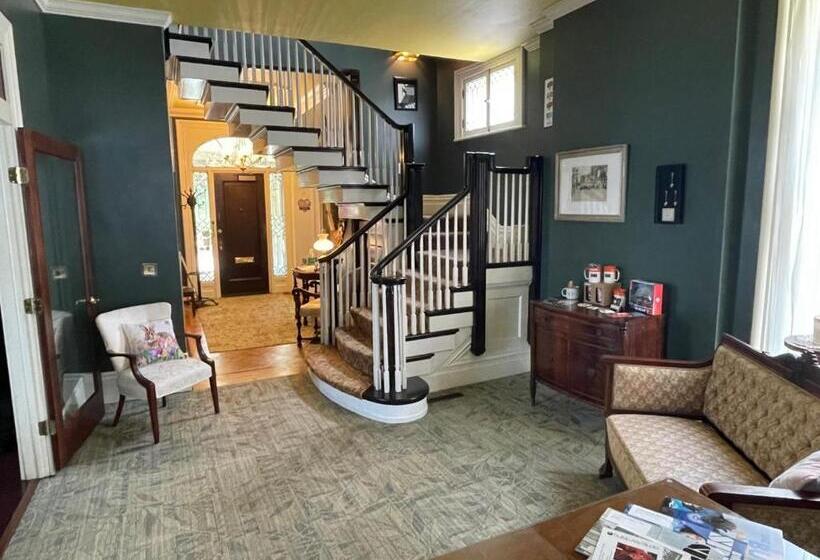 تختخواب و صبحانه Oscar S Inn