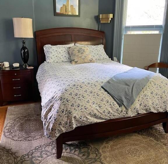 تختخواب و صبحانه Oscar S Inn