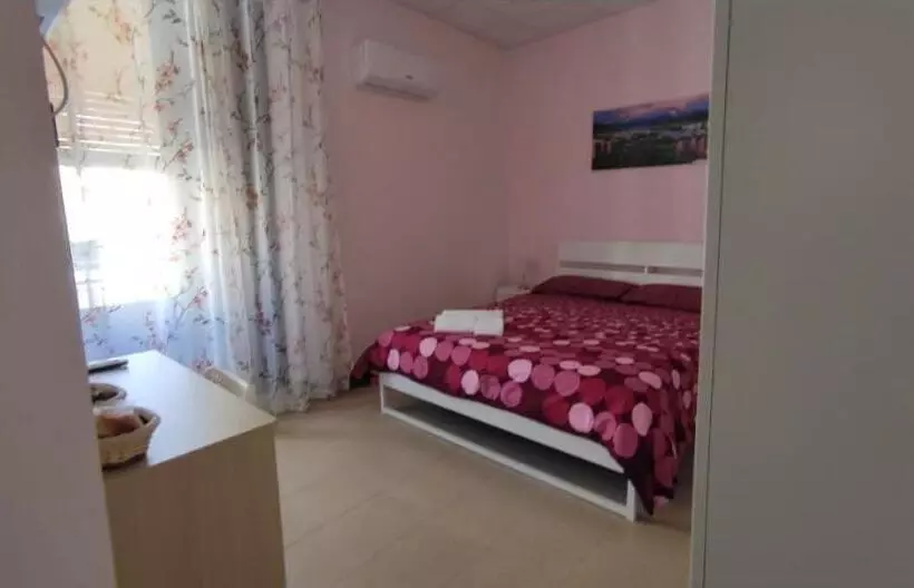 تختخواب و صبحانه Sicily O Clock Room