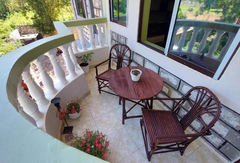 پانسیون The Costal Sunny Daze,076 8976 732