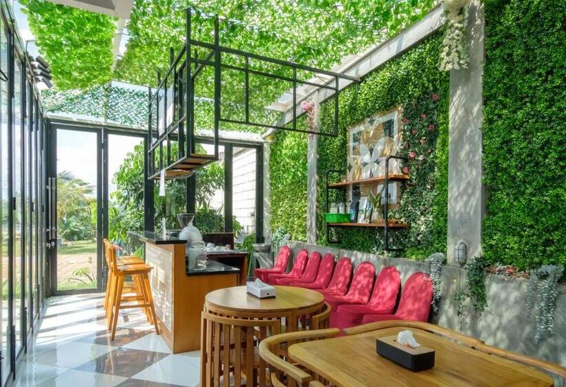 Panzió Twospaces Living At Deros Resort & Cafe, Bogor