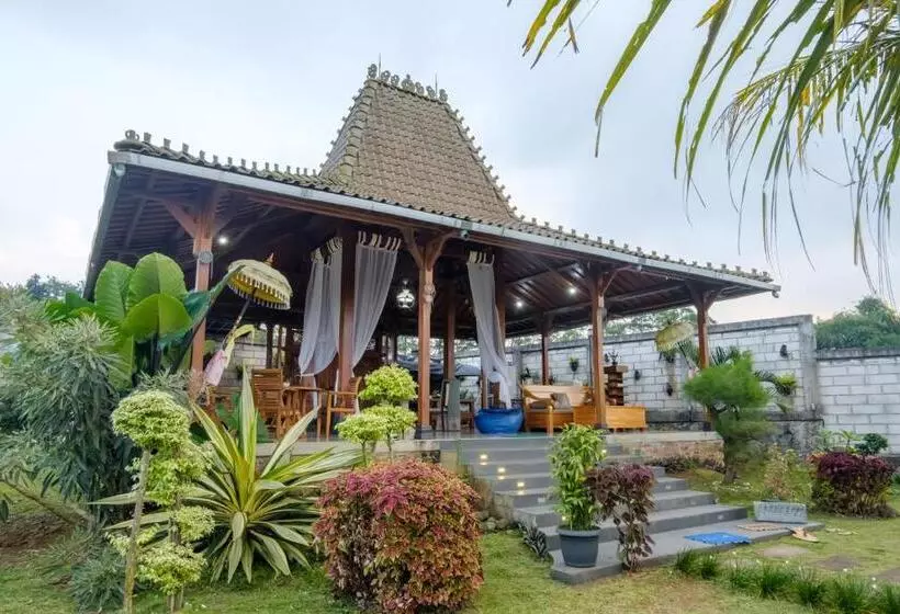 Majatalo Twospaces Living At Deros Resort & Cafe, Bogor