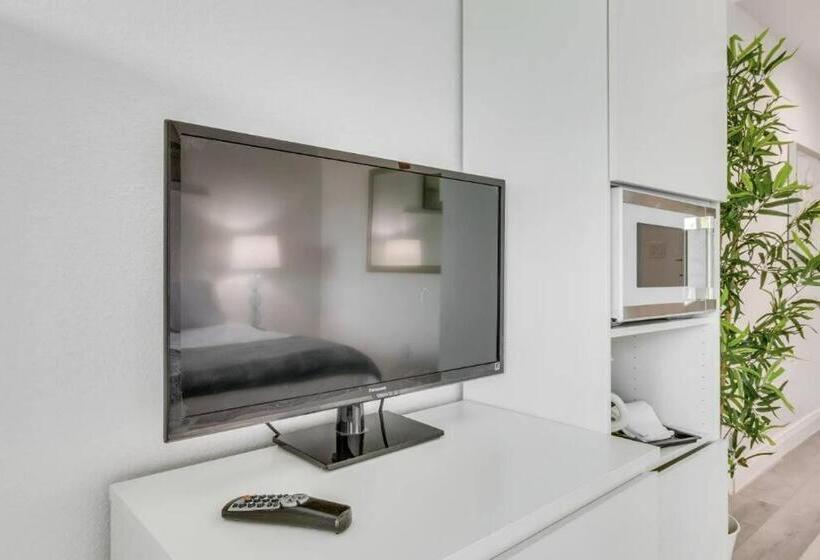 هتل King Bed Studio Free Shuttle