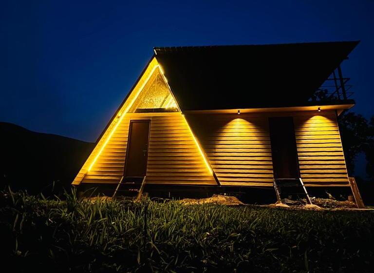 בית מלון כפרי Sarvathra Cottages