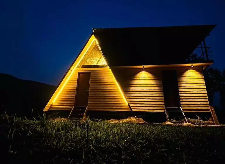 ホテル Sarvathra Cottages
