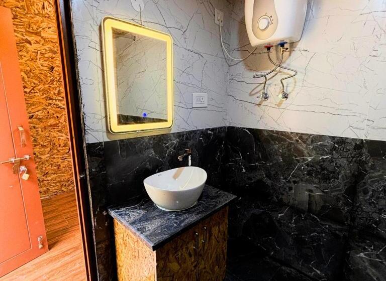 בית מלון כפרי Sarvathra Cottages