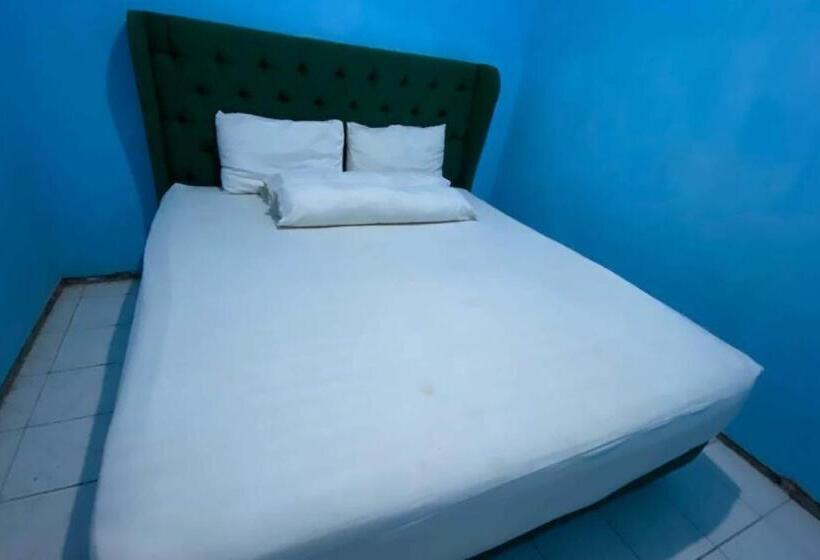 ホテル Spot On 93832 Lies Kostel Syariah