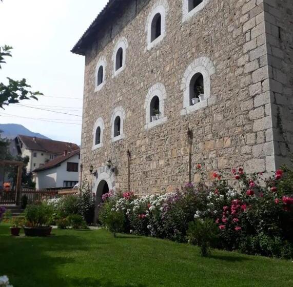 پانسیون Black Tower