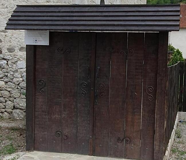 پانسیون Black Tower