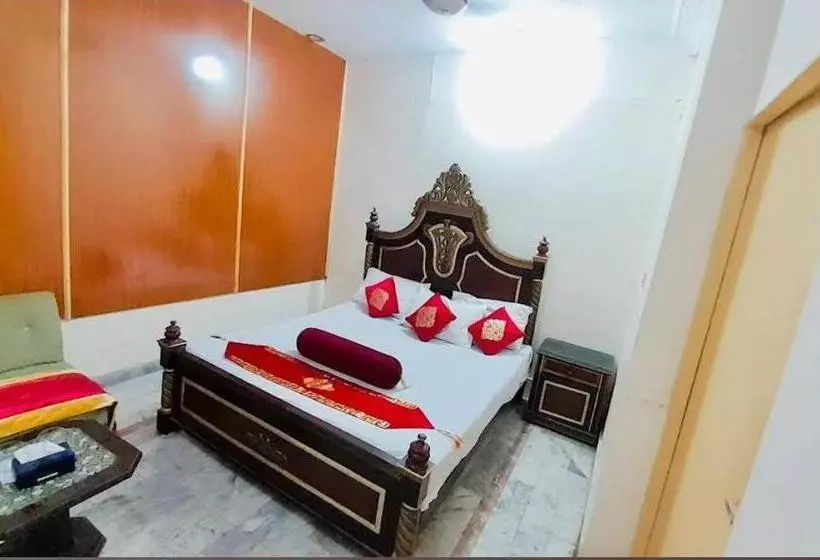 پانسیون Mulbnrry Inn Guest House Lahore