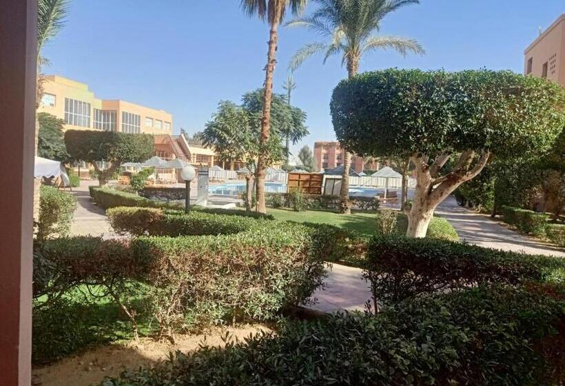 قرية بالميرا السخنه