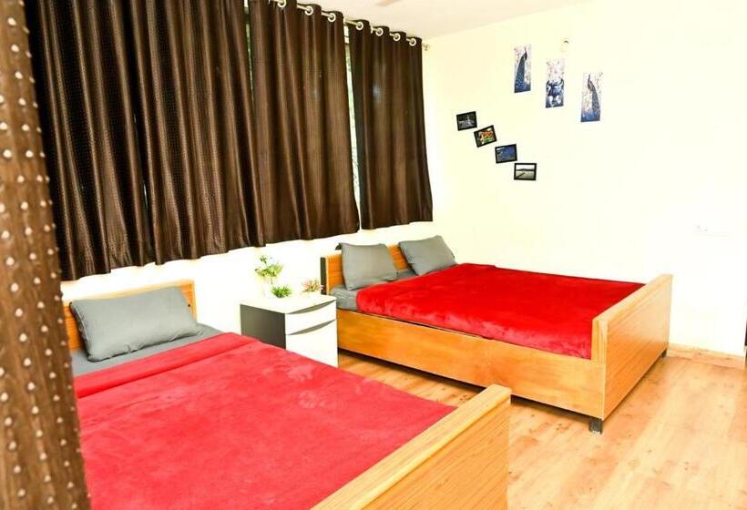 فندق Jungle Adventure Homestay