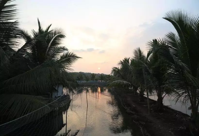 Hotelli Kandal Theeram Farms