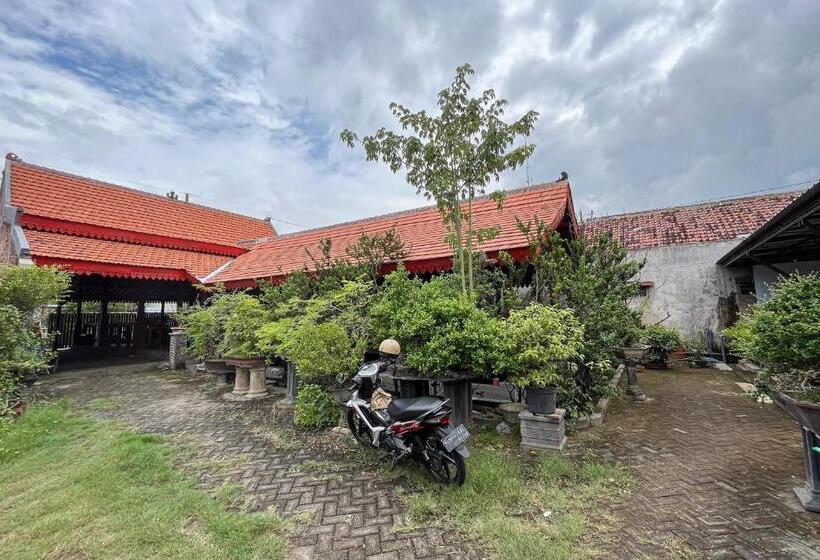 Hotel Reddoorz Syariah Near Rs Bhayangkara Nganjuk