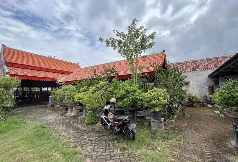 Hotelli Reddoorz Syariah Near Rs Bhayangkara Nganjuk