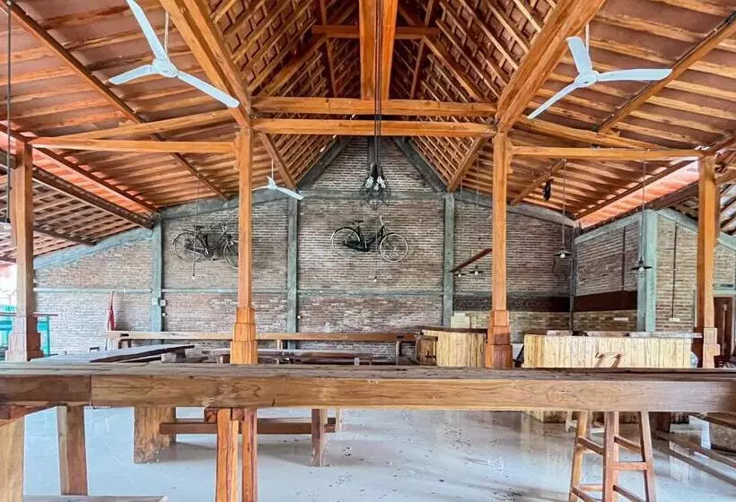 Hotelli Reddoorz Syariah Near Rs Bhayangkara Nganjuk