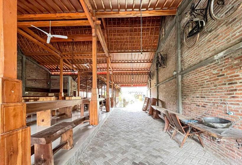 Hotel Reddoorz Syariah Near Rs Bhayangkara Nganjuk